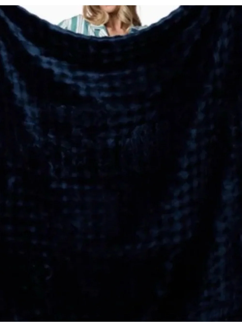 Hythe Bubble Blanket in Navy Blue Plush Throw‎ Blanket for Cozy Lounging